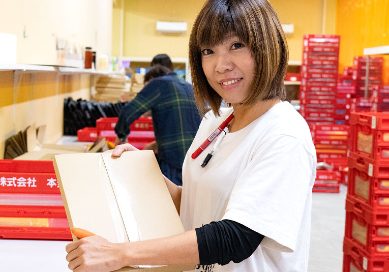 大浜スイーツアカデミーの梱包・出荷作業